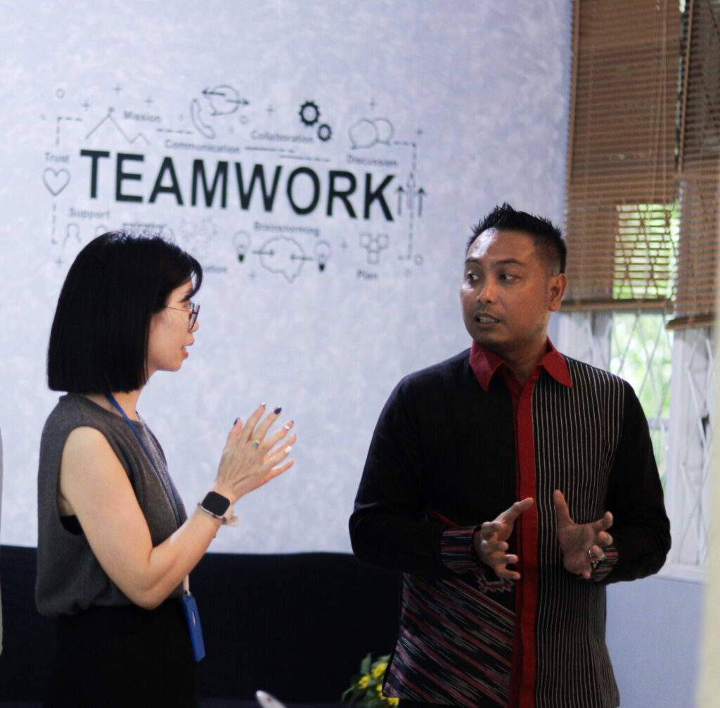 President Director of SIL with Delegation from China